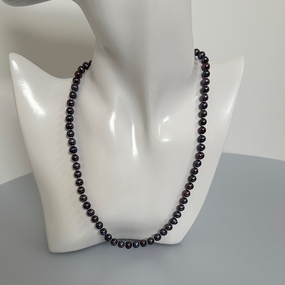 Sophisticated real Black Pearl Necklace